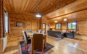 Woodland Park Lodges